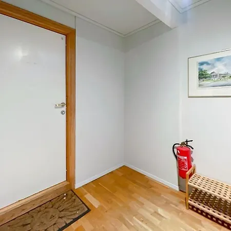 Ledaal Place - Center With 2br -free Parking - Balcony By Apartment *
