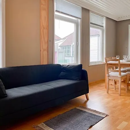 Ledaal Place - Center With 2br -free Parking - Balcony By Apartment