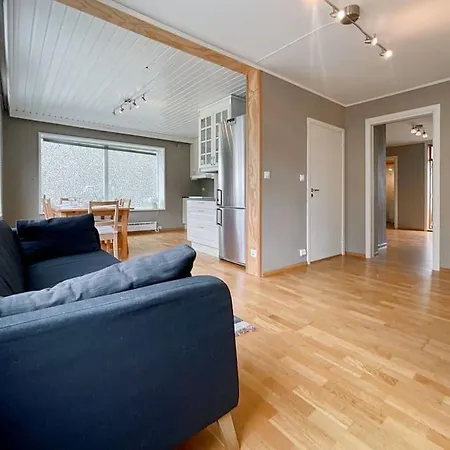 Apartment Ledaal Place - Center With 2br -free Parking - Balcony By