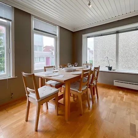 アパート Ledaal Place - Center With 2br -free Parking - Balcony By スタヴァンゲル