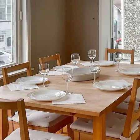 Apartment Ledaal Place - Center With 2br -free Parking - Balcony By